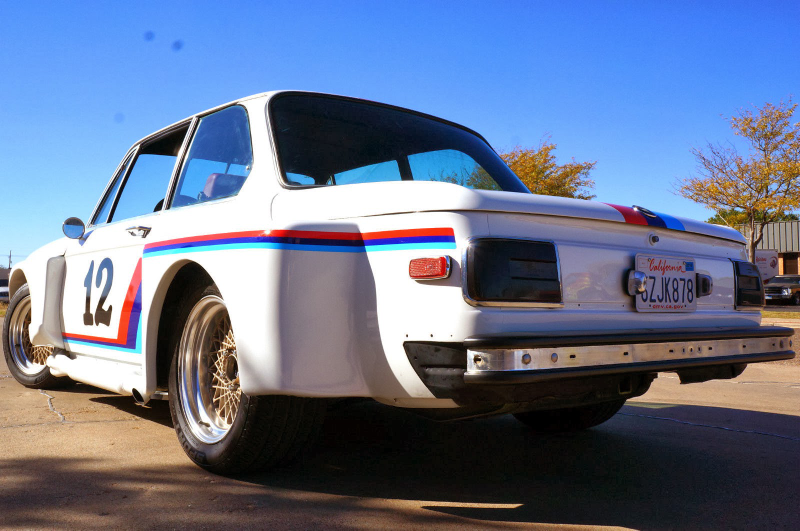 Illustration for article titled This BMW 2002 Widebody Gets Sold More Often Than A Roma Gypsy Kid